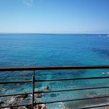 Апартаменты La Terrazza Sul Mare ☆☆☆☆☆ Monterosso Монтероссо-аль-Маре Экстерьер фото